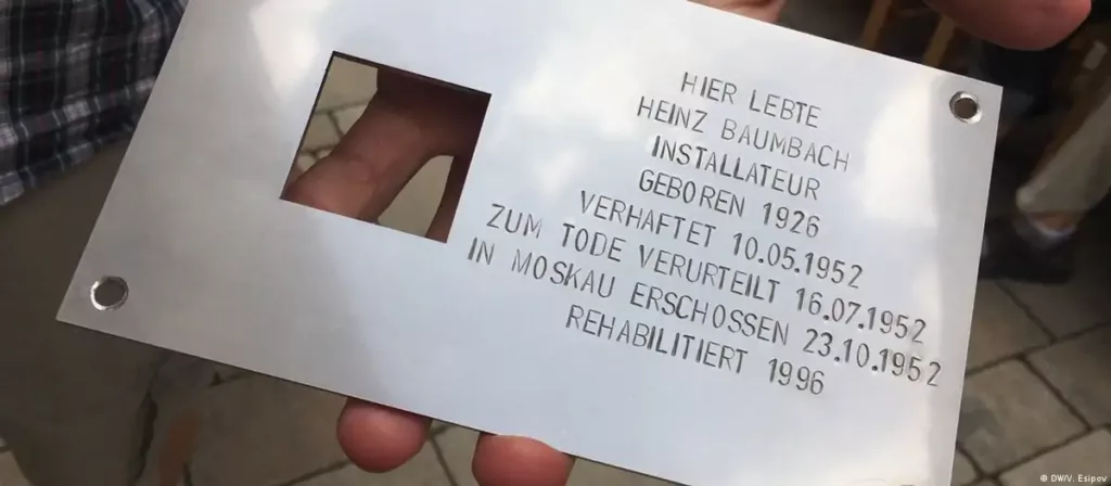 Die erste Gedenktafel des Projekts "Letzte Adresse" in Deutschland wurde in Thüringen angebrachtBild: DW/V. Esipov